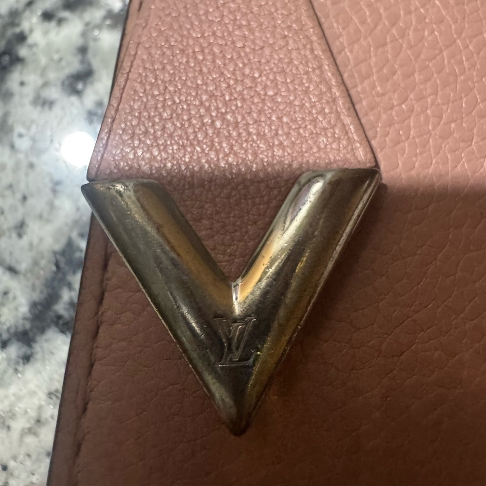 Louis Vuitton Comete Zippy Long Wallet with Silver Accent - Picture 2 of 11